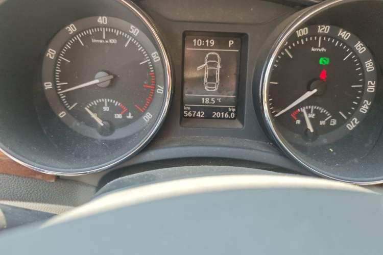 Used Skoda Superb 2013 1.4 TSI DSG Prestige Edition Odometer Close Up