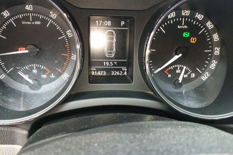 Used Skoda Superb 2013 1.8TSI Automatic MingShi Edition Odometer Close Up