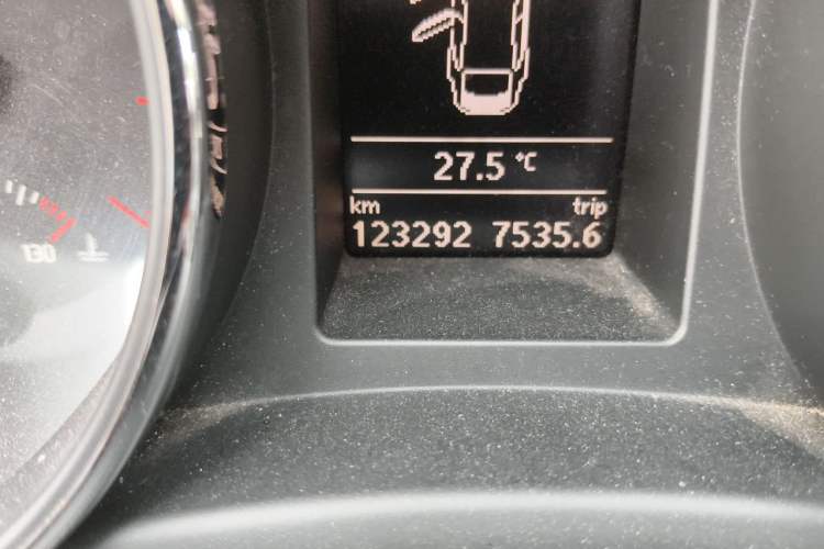 Used Skoda Superb 2013 1.8TSI Automatic MingShi Edition Odometer Close Up