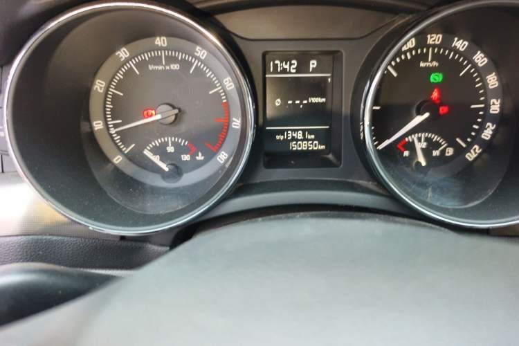 Used Skoda Superb 2013 1.4TSI DSG Sport Edition Odometer Close Up