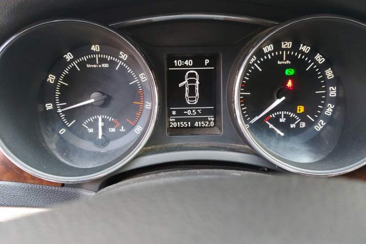 Used Skoda Superb 2013 1.8TSI Automatic MingShi Edition Odometer Close Up