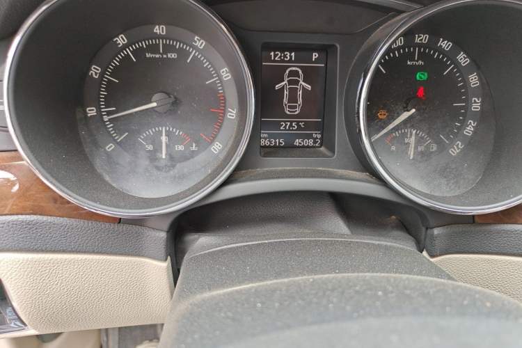 Used Skoda Superb 2013 1.8TSI Automatic MingShi Edition Odometer Close Up