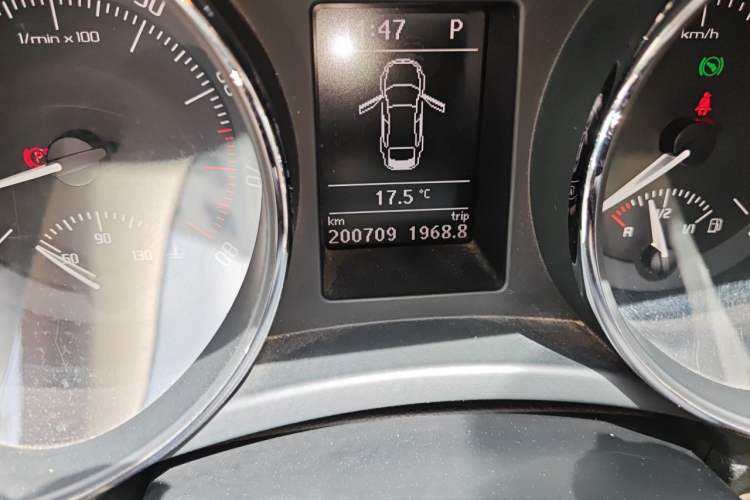 Used Skoda Superb 2013 1.8TSI Automatic MingShi Edition Odometer Close Up