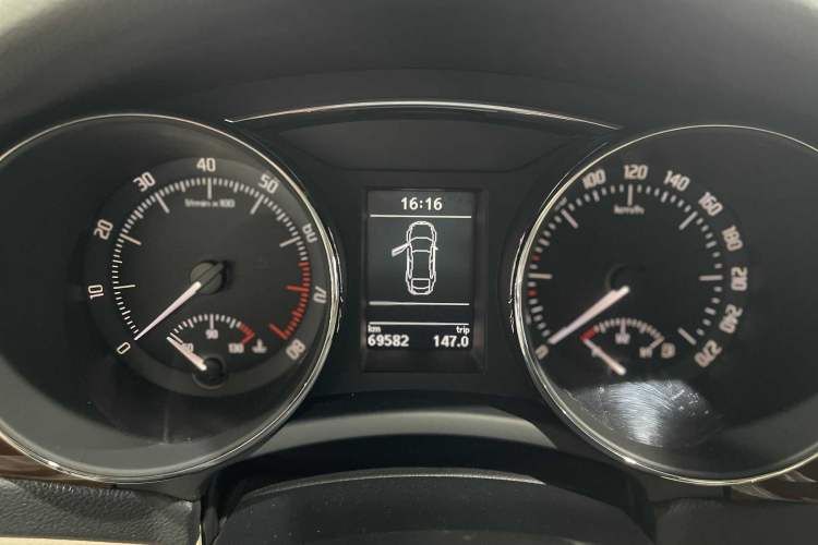 Used Skoda Superb 2013 1.8TSI Automatic Yashi Edition Odometer Close Up