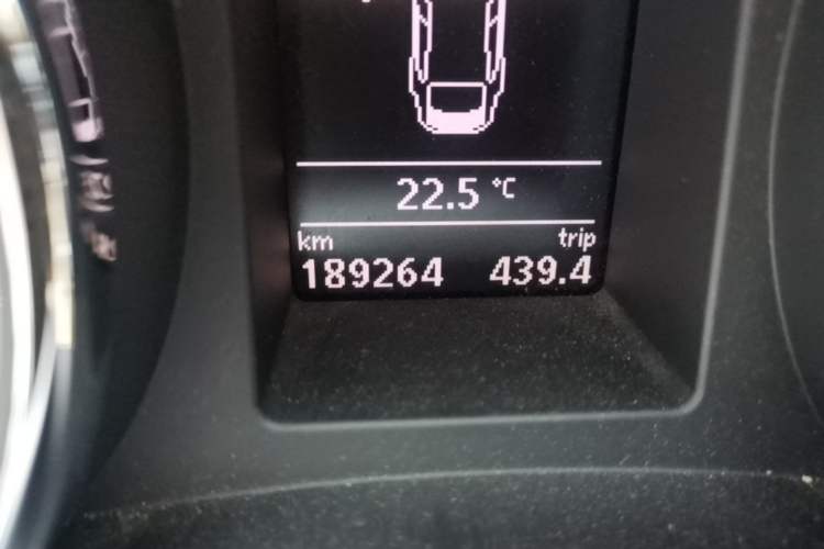 Used Skoda Superb 2013 1.8TSI Automatic MingShi Edition Odometer Close Up