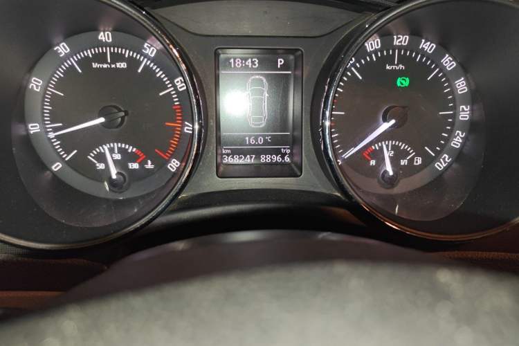 Used Skoda Superb 2013 1.8TSI Automatic MingShi Edition Odometer Close Up