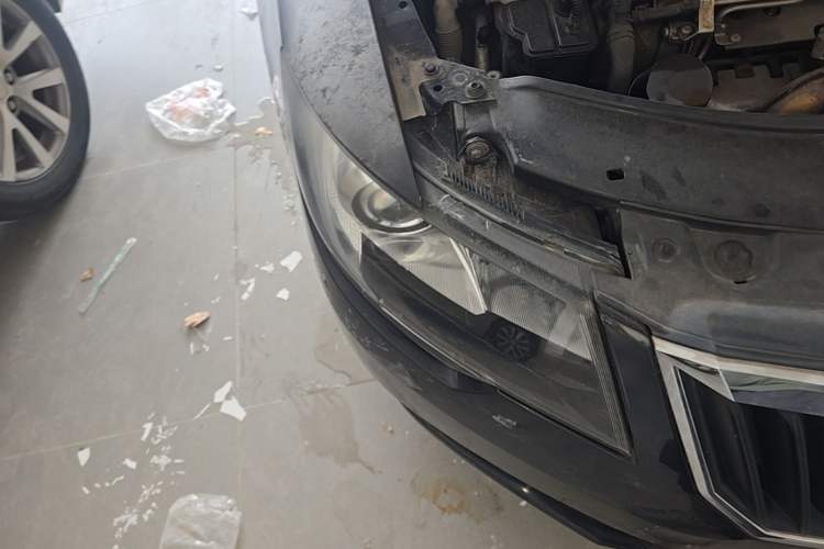 Used Skoda Superb 2013 1.4TSI DSG Sport Edition Right Front Headlight