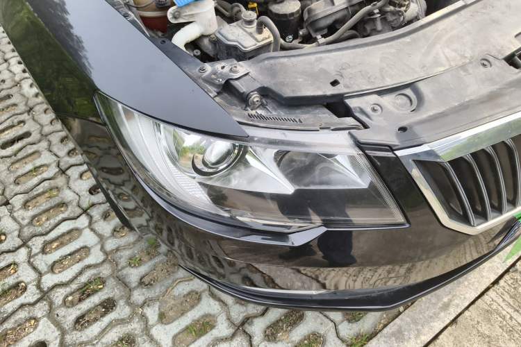 Used Skoda Superb 2013 1.8TSI Automatic MingShi Edition Right Front Headlight