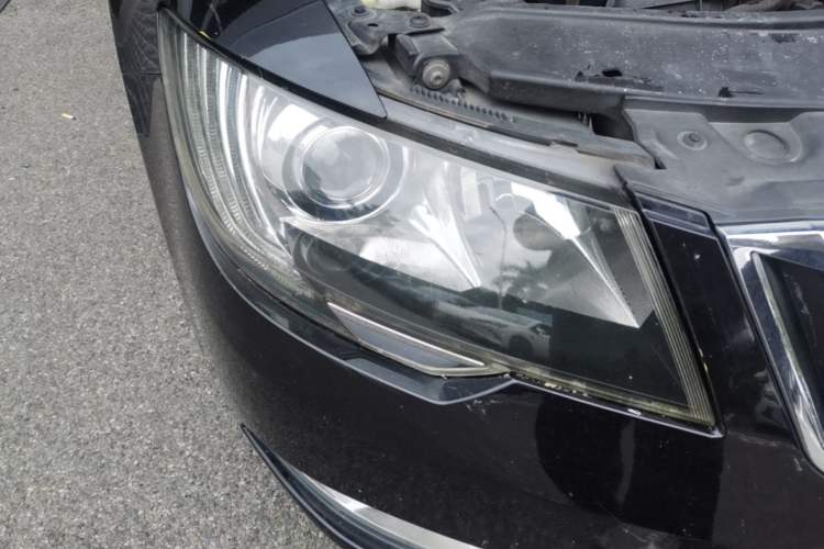 Used Skoda Superb 2013 1.8TSI Automatic MingShi Edition Right Front Headlight