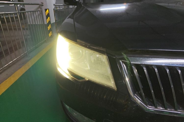 Used Skoda Superb 2013 1.8TSI Automatic MingShi Edition Right Front Headlight