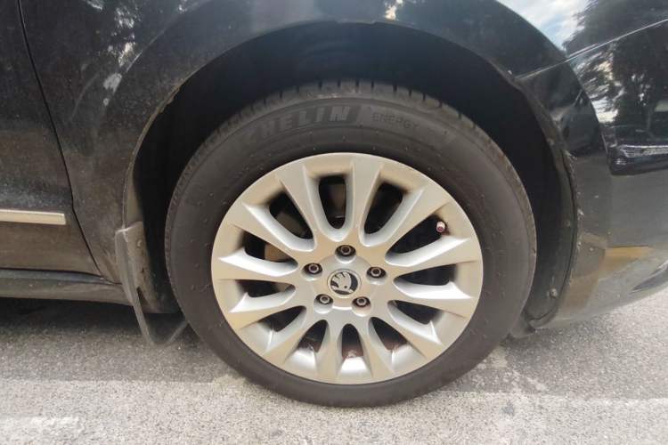 Used Skoda Superb 2013 1.8TSI Automatic MingShi Edition Right Front Wheel Hub