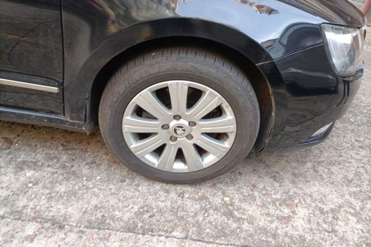 Used Skoda Superb 2013 1.4TSI DSG Sport Edition Right Front Wheel Hub
