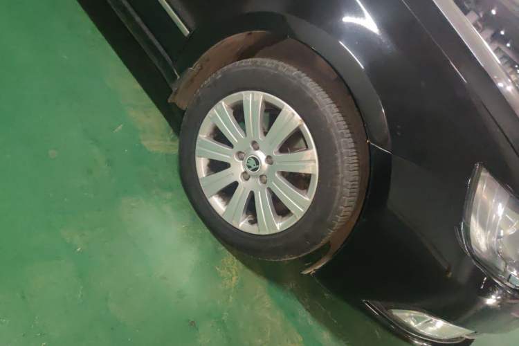 Used Skoda Superb 2013 1.4TSI DSG Sport Edition Right Front Wheel Hub