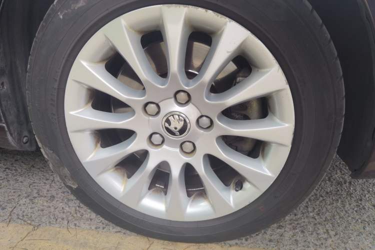Used Skoda Superb 2013 1.8TSI Automatic MingShi Edition Right Front Wheel Hub