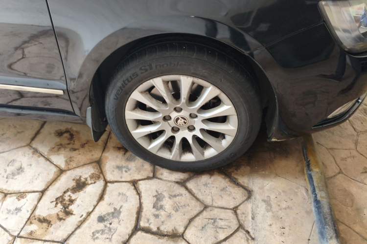 Used Skoda Superb 2013 1.8TSI Automatic MingShi Edition Right Front Wheel Hub