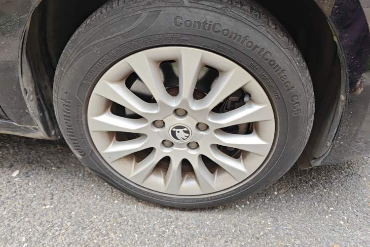 Used Skoda Superb 2013 1.8TSI Automatic MingShi Edition Right Front Wheel Hub