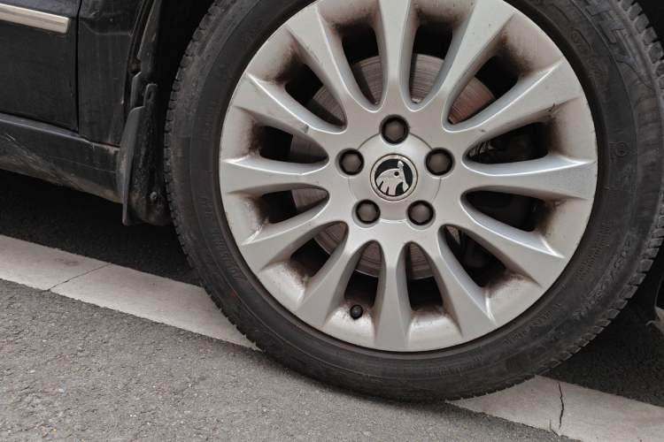 Used Skoda Superb 2013 1.8TSI Automatic MingShi Edition Right Front Wheel Hub