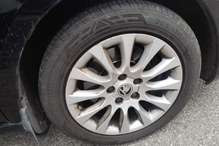 Used Skoda Superb 2013 1.8TSI Automatic MingShi Edition Right Front Wheel Hub