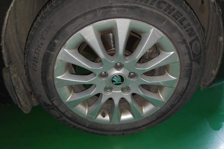 Used Skoda Superb 2013 1.8TSI Automatic MingShi Edition Right Front Wheel Hub