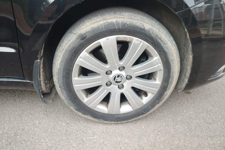 Used Skoda Superb 2013 1.4TSI DSG Sport Edition Right Front Wheel Hub