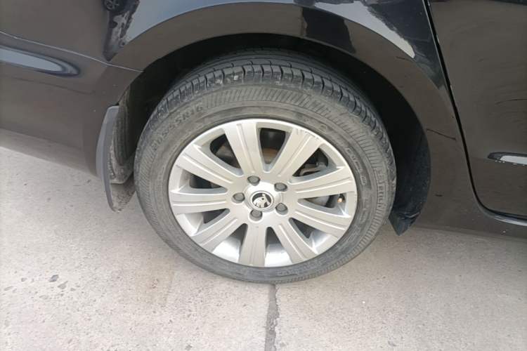 Used Skoda Superb 2013 1.4TSI DSG Sport Edition Right Rear Wheel Hub