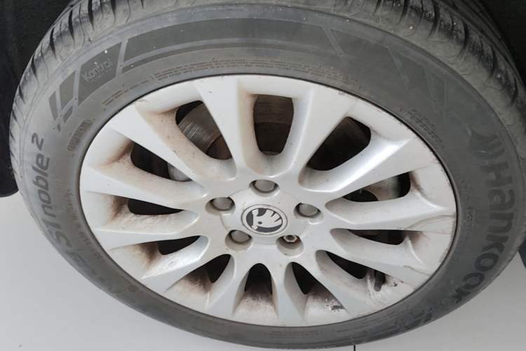Used Skoda Superb 2013 1.8TSI Automatic MingShi Edition Right Rear Wheel Hub