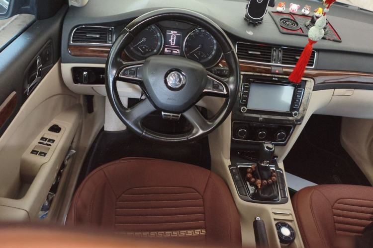 Used Skoda Superb 2013 1.8TSI Automatic MingShi Edition Steering Wheel