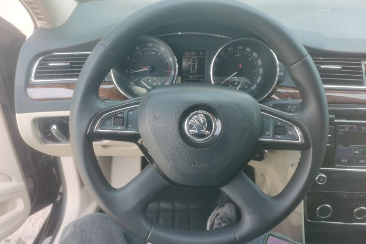 Used Skoda Superb 2013 1.8TSI Automatic MingShi Edition Steering Wheel