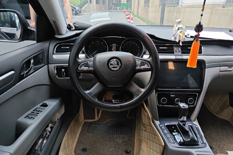 Used Skoda Superb 2013 1.8TSI Automatic MingShi Edition Steering Wheel