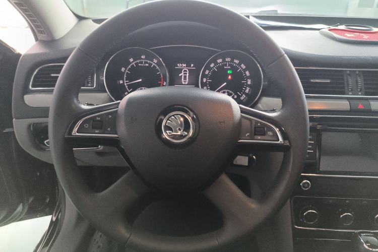 Used Skoda Superb 2013 1.8TSI Automatic MingShi Edition Steering Wheel