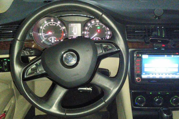 Used Skoda Superb 2013 1.8TSI Automatic MingShi Edition Steering Wheel