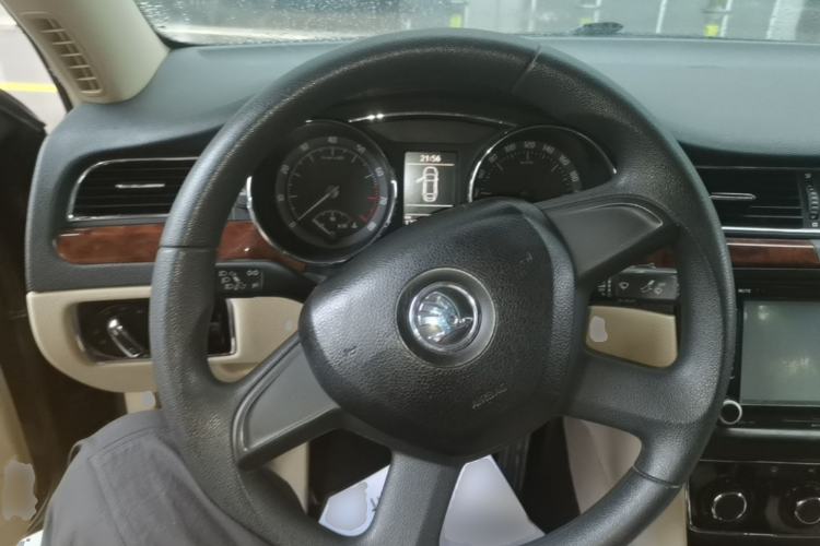 Used Skoda Superb 2013 1.8TSI Automatic MingShi Edition Steering Wheel