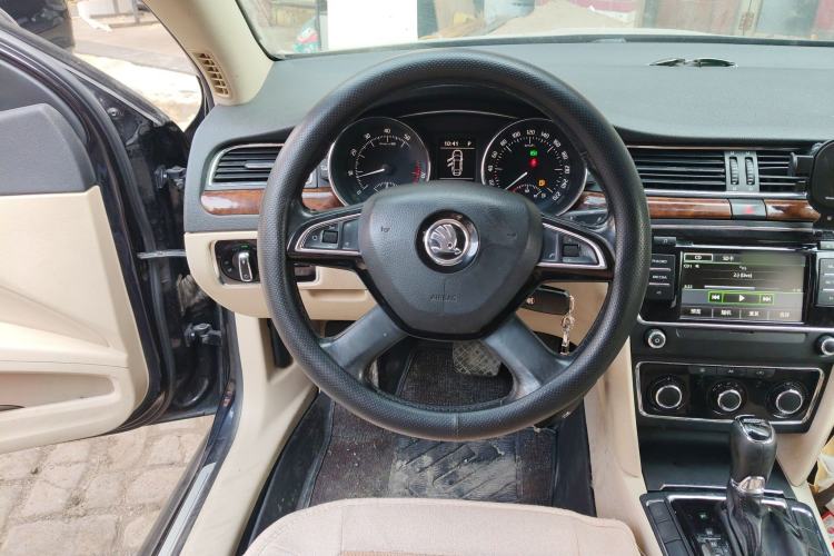 Used Skoda Superb 2013 1.8TSI Automatic MingShi Edition Steering Wheel
