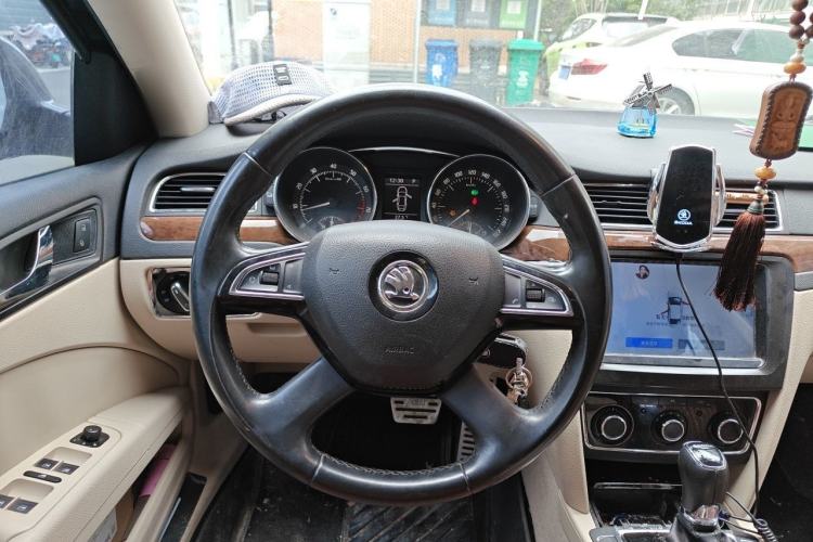 Used Skoda Superb 2013 1.8TSI Automatic MingShi Edition Steering Wheel