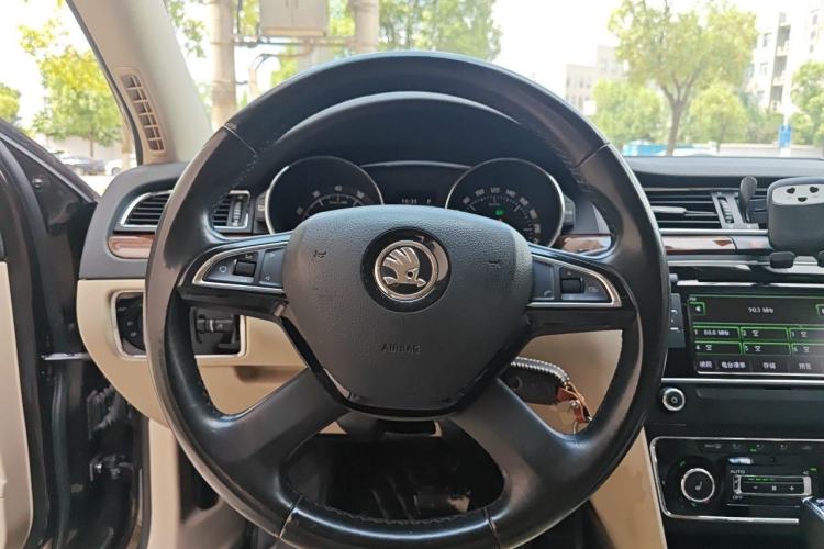Used Skoda Superb 2013 1.8TSI Automatic Yashi Edition Steering Wheel