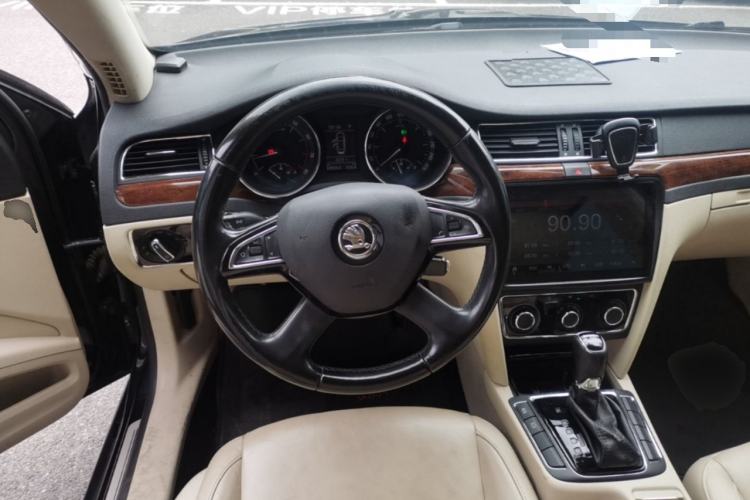 Used Skoda Superb 2013 1.8TSI Automatic MingShi Edition Steering Wheel