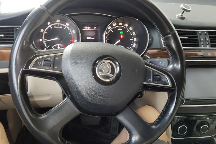Used Skoda Superb 2013 1.8TSI Automatic MingShi Edition Steering Wheel