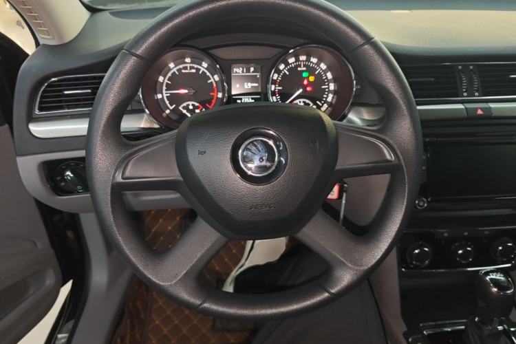 Used Skoda Superb 2013 1.4TSI DSG Sport Edition Steering Wheel
