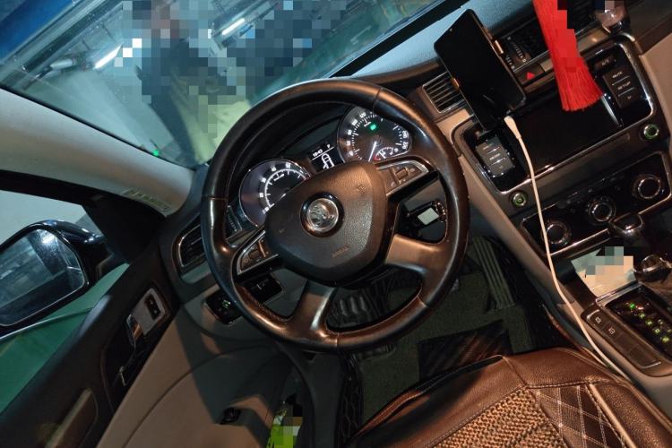Used Skoda Superb 2013 1.8TSI Automatic MingShi Edition Steering Wheel