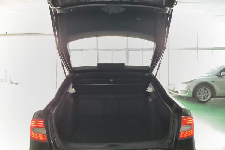 Used Skoda Superb 2013 1.8TSI Automatic MingShi Edition Trunk