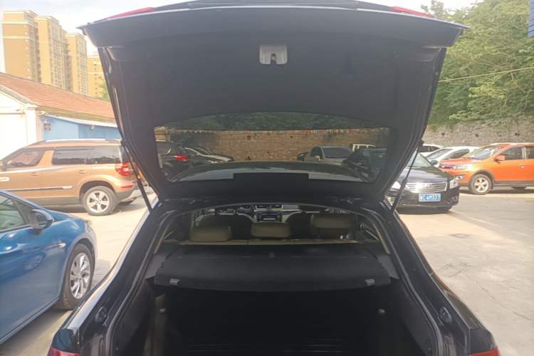 Used Skoda Superb 2013 1.8TSI Automatic MingShi Edition Trunk