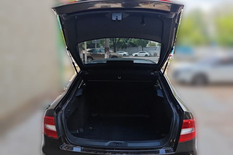 Used Skoda Superb 2013 1.8TSI Automatic Yashi Edition Trunk