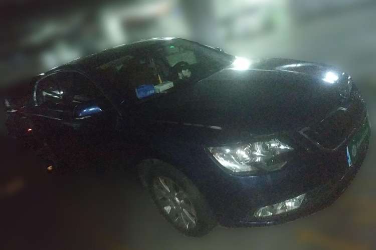Used Skoda Superb 2013 1.4TSI DSG Sport Edition Front Right 45 Deg