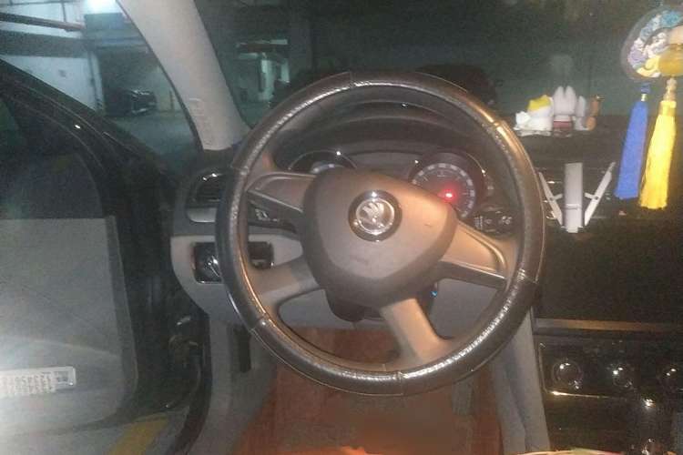 Used Skoda Superb 2013 1.4TSI DSG Sport Edition Steering Wheel