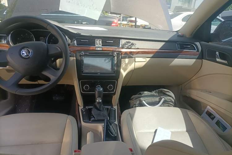 Used Skoda Superb 2013 1.8TSI Automatic MingShi Edition Audio And AC Panel