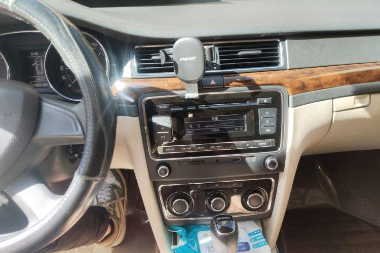 Used Skoda Superb 2013 1.8TSI Automatic MingShi Edition Audio And AC Panel