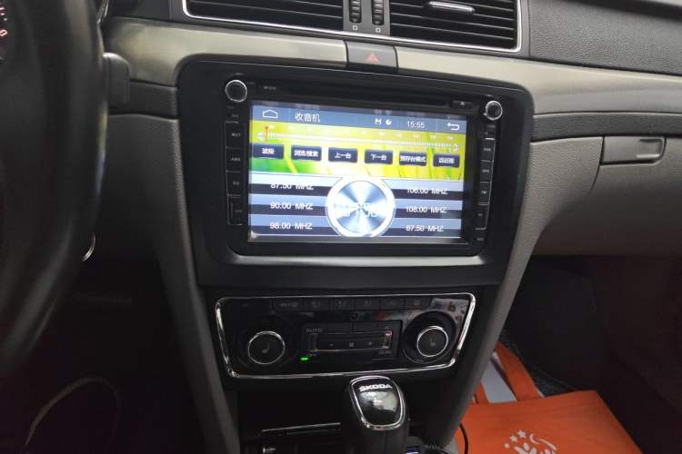 Used Skoda Superb 2013 1.8TSI Automatic Yashi Edition Audio And AC Panel