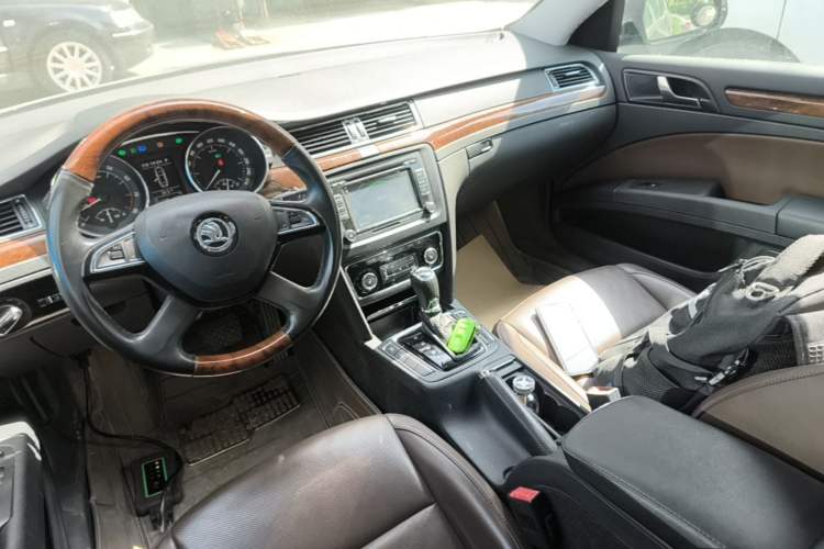 Used Skoda Superb 2013 2.0 TSI DSG Luxury Edition Audio And AC Panel