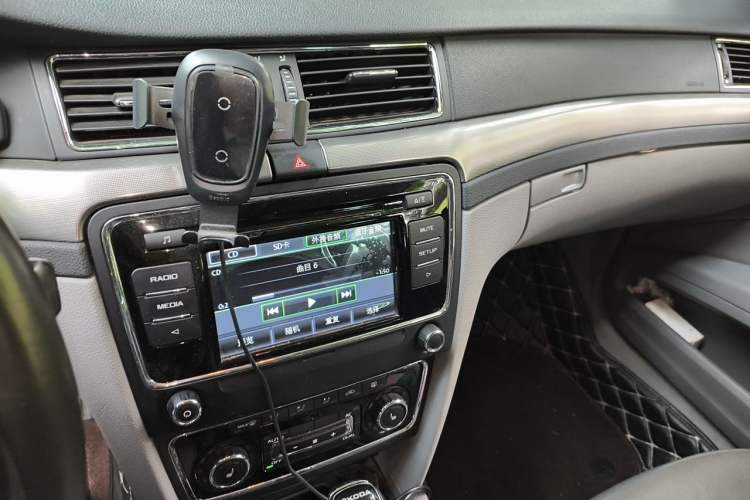 Used Skoda Superb 2013 1.8TSI Automatic Yashi Edition Audio And AC Panel