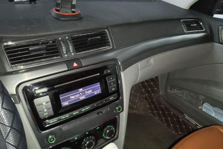 Used Skoda Superb 2013 1.4TSI DSG Sport Edition Audio And AC Panel